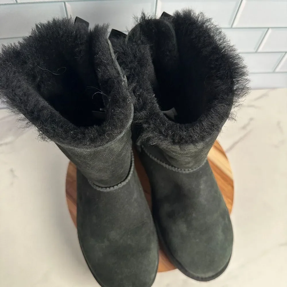 UGG Bailey Bow II Boots Womens Size‎ 8 Black Satin Bows Sheepskin
